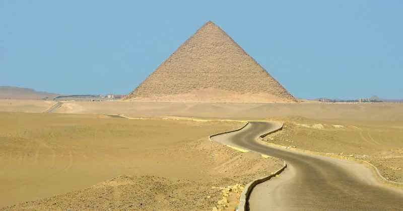 Дороги древнего египта. Египет дорога к пирамидам в Гизе. Египет дорога. Пустынная дорога в Египте. Допога в Египте.