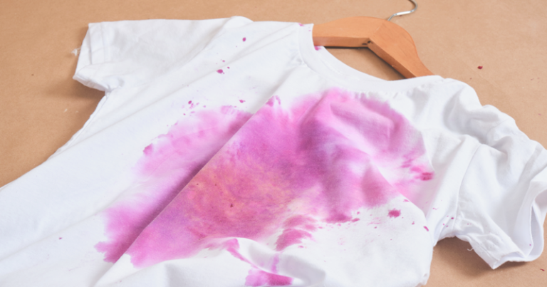 Как вывести пятно на одежде: ТОП способы